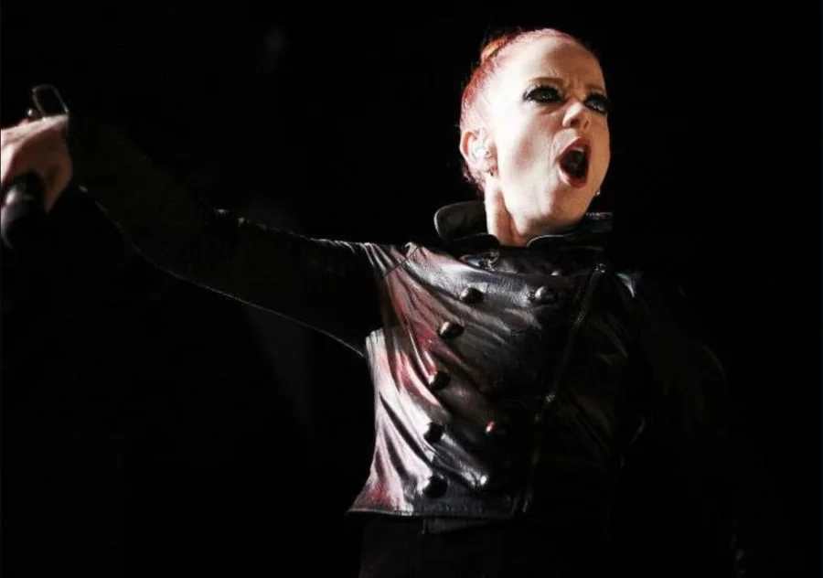 Shirley Manson cantando con Garbage, foto de Maru di Rago