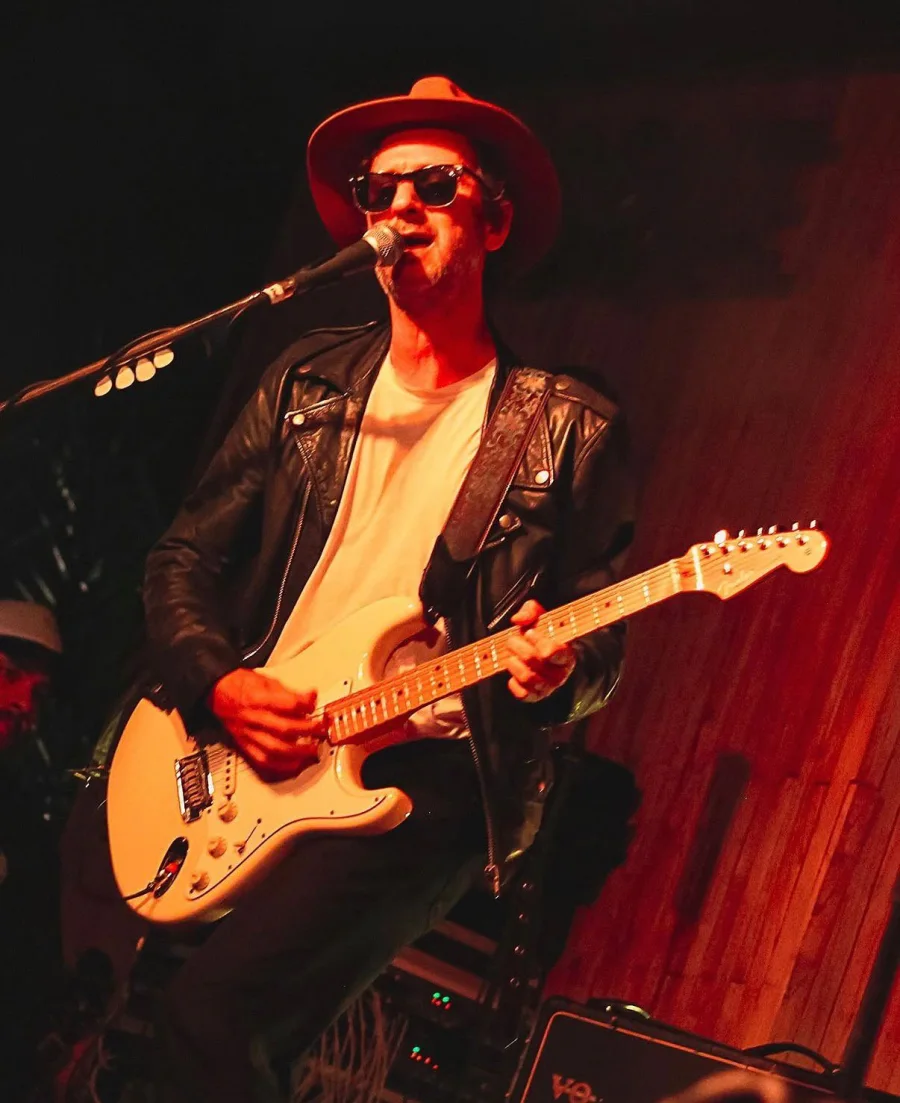Guitarrista de Turf en vivo, foto de Maru di Rago