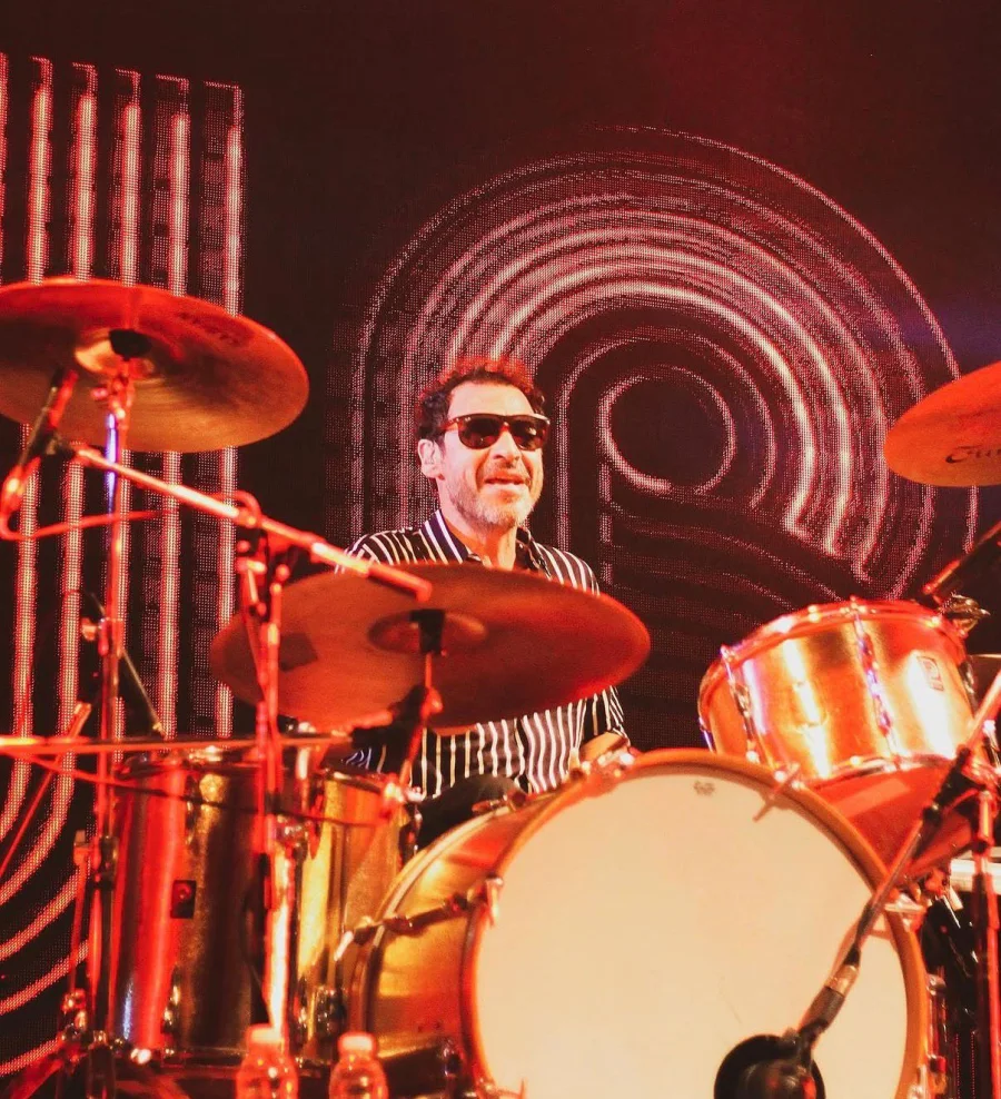 Baterista de Turf en vivo, foto de Maru di Rago