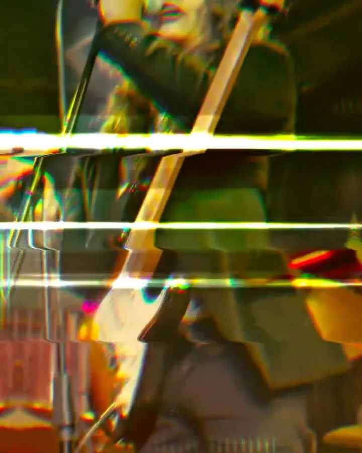 Reel con efecto de glitch, de un show en vivo